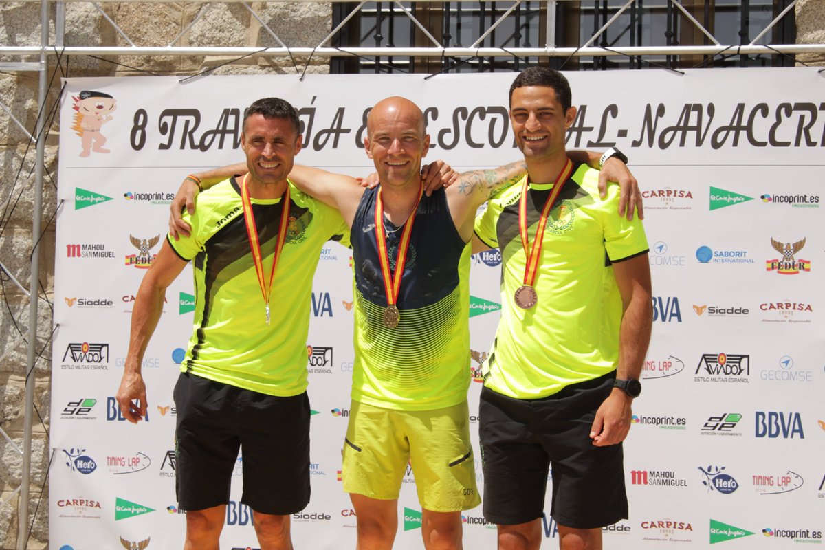 guardiacivil's tweet photo. El equipo de la @guardiacivil obtiene 4 medallas (2 de Oro, 1 de plata y 1 de bronce), una cuarta plaza en categoría femenina, campeones por equipos y trofeo mejor delegación en el III Campeonato Nacional Militar de carreras en montaña celebrado en Madrid. 
¡Enhorabuena! 👏 https://t.co/SFOCO7K13C