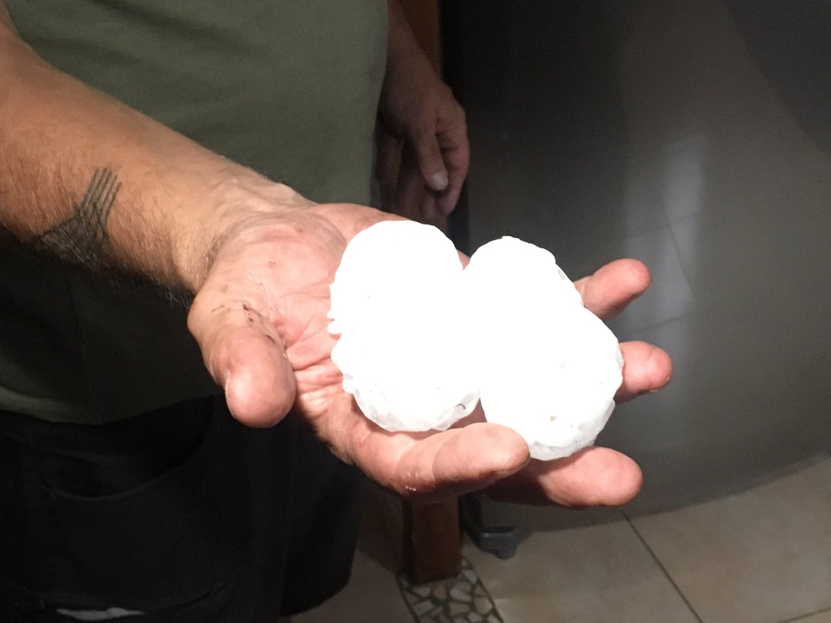 fdonjon's tweet image. Violents orages en saône-loire hier soir entre Paray-le-Monial &amp;amp; Digoin @F3Bourgogne