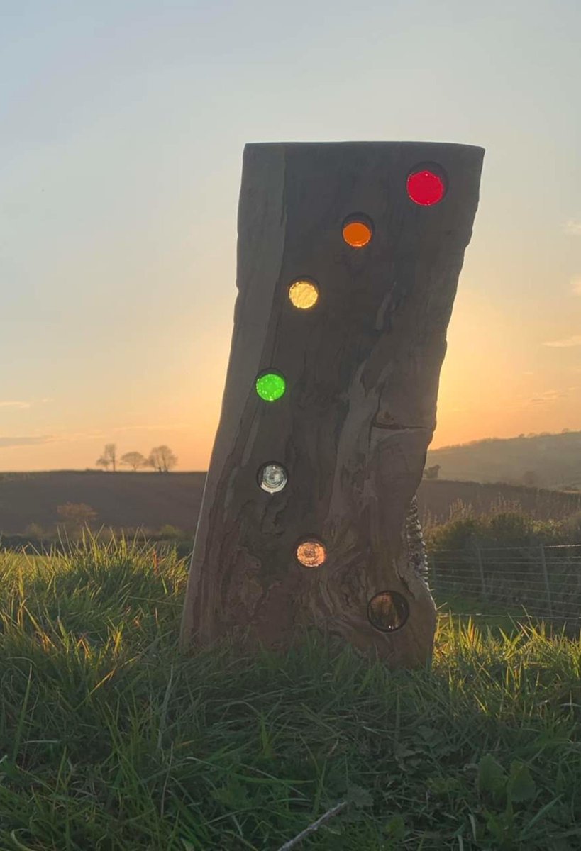 RoopDoopD's tweet photo. Garden Sculpture. Reclaimed Wood and Stained Glass Art. https://t.co/j1sbZbMib5 #ChickenPink #Etsy #RainbowGlass https://t.co/mNVgmNT5Oa