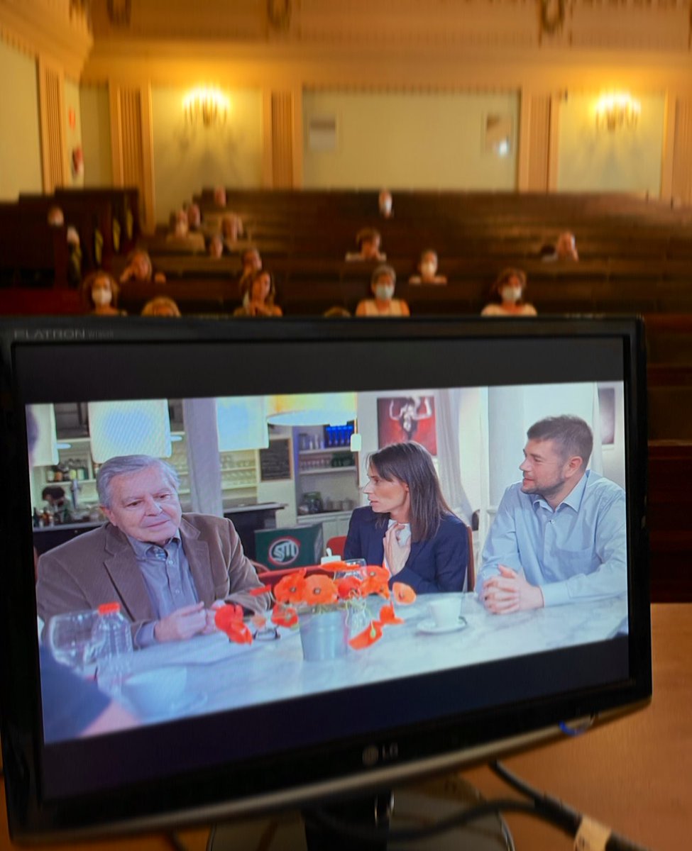 PilarMorGar's tweet photo. Hoy en la última sesión del curso PAS @UV_EG “#Prevención de la #corrupción en la gestión pública” proyectamos “Corrupción: organismo nocivo” de @PandoraBoxTV, donde participó Carlos Jiménez Villarejo, 1er fiscal #anticorrupción y …Está tarde, estará en @AntifrauCV a las 18h👇🏼👇🏼 https://t.co/pMB7yI6Pex