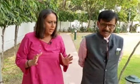 Krishna55371428's tweet photo. Barkha ready with her panauti #MaharashtraPoliticalCrisis #Eknath_Shinde #SanjayRaut https://t.co/xxMVZez0wL