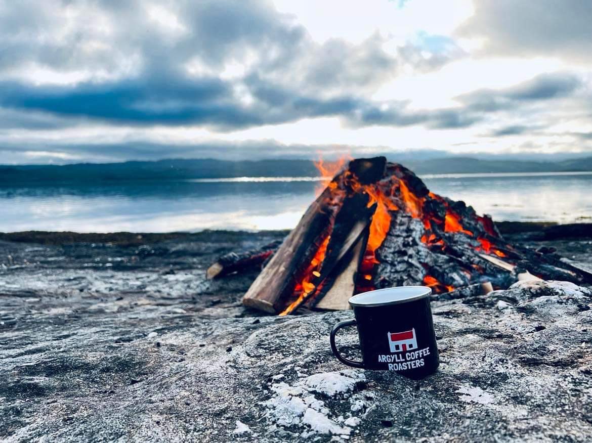 Happy solstice folks! Here’s to a summer of beach bonfires, adventures &amp; great coffee. 

#beachfire #midsummer #summersolstice  #beachcoffee #myargyll #wildaboutargyll #specialitycoffee

📷 @secret_diary_argyll