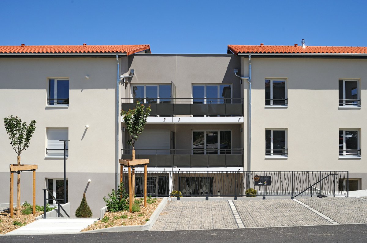AlilaPromoteur's tweet image. 🏗 Et si tout le monde était bien logé ?
@AlilaPromoteur présente la Résidence Les Jardins du Château🏰, située à Orliénas, pour le compte de @VilogiaGroupe  qui propose des #logements allant du T2 au T4 en PLUS, PLAI et PLS.
#Immobilier #logementpourtous #HLM