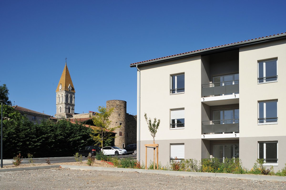 AlilaPromoteur's tweet image. 🏗 Et si tout le monde était bien logé ?
@AlilaPromoteur présente la Résidence Les Jardins du Château🏰, située à Orliénas, pour le compte de @VilogiaGroupe  qui propose des #logements allant du T2 au T4 en PLUS, PLAI et PLS.
#Immobilier #logementpourtous #HLM