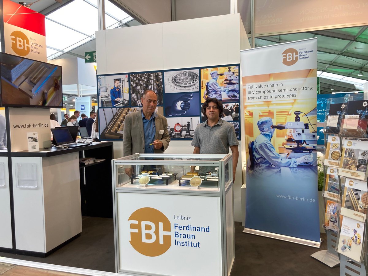FBH_News's tweet photo. Wir sind bereit für die #ILA22 – besuchen Sie uns in Halle 1, Stand 240 @ILA_Berlin. Wir zeigen #Lasermodule für #Quantentechnologie-Experimente auf der #ISS, #Dioden #Laser für #Satelliten & #energieeffiziente #Halbleiter #Elektronik
#PioneeringAerospace #Weltraum https://t.co/PdSOzC8KF7