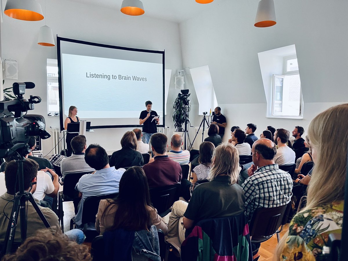 DataBeersBru's tweet photo. ❤️ Thanks again to everyone who made our 21st #databeers #brussels last night so special

😍 Special thanks to our speakers @Marlies_Gillis, Margot, Jonathan &amp; Cedric!

✨ And of course, a big thank you to our sponsors @BDBELGIUM &amp; hosts @Muntpunt

See you after the summer! 🏝☀️ https://t.co/n8yX1dwrWV