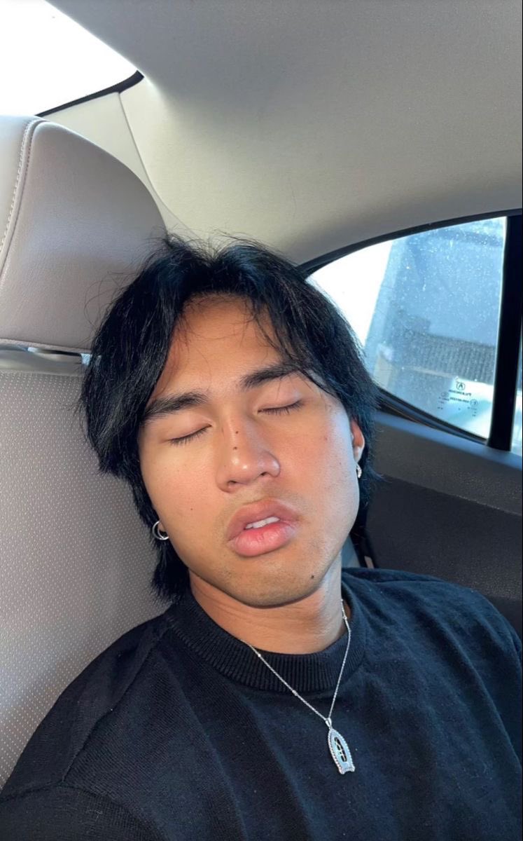 JAHVER's tweet photo. he goes in for a kiss wyd https://t.co/orfWbn0vc8