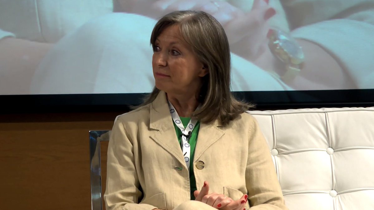 We start Day 2 with a focus on innovation procurement 🙌

Ben Waites now presents the <a href="/Europol/">Europol</a> Innovation Lab and the perspectives of its member states. 

Next, Luisa Proenca from <a href="/PJudiciaria/">Polícia Judiciária</a> will discuss innovation at the Portuguese Criminal Police.