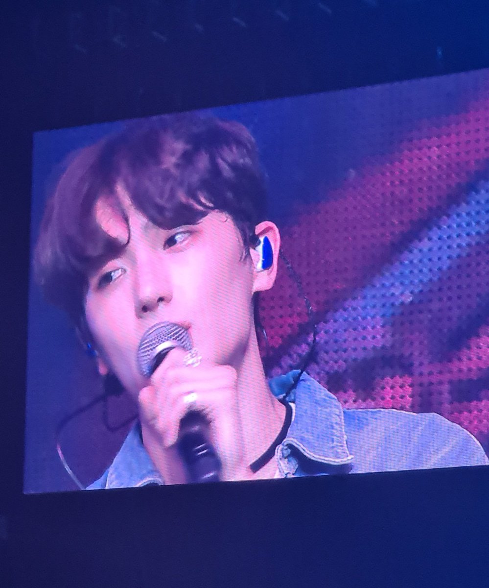 Innes233's tweet photo. Well not long home from London! My first ever KPop concert and it was my ultimates @IST_THEBOYZ phenomenal night! My love for JuJae and the rest of the Boyz has multiplied 💜💜💜💜 #TheBoyzInLondon #TheBoyz #Juyeon #Hyunjae https://t.co/xOGcBudN7N