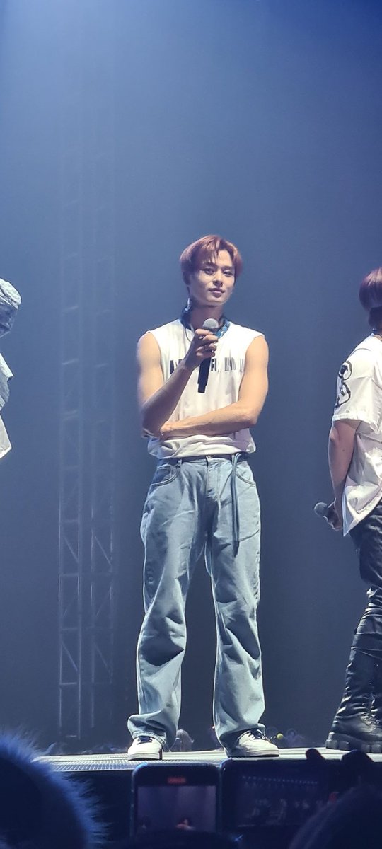 Innes233's tweet photo. Well not long home from London! My first ever KPop concert and it was my ultimates @IST_THEBOYZ phenomenal night! My love for JuJae and the rest of the Boyz has multiplied 💜💜💜💜 #TheBoyzInLondon #TheBoyz #Juyeon #Hyunjae https://t.co/xOGcBudN7N