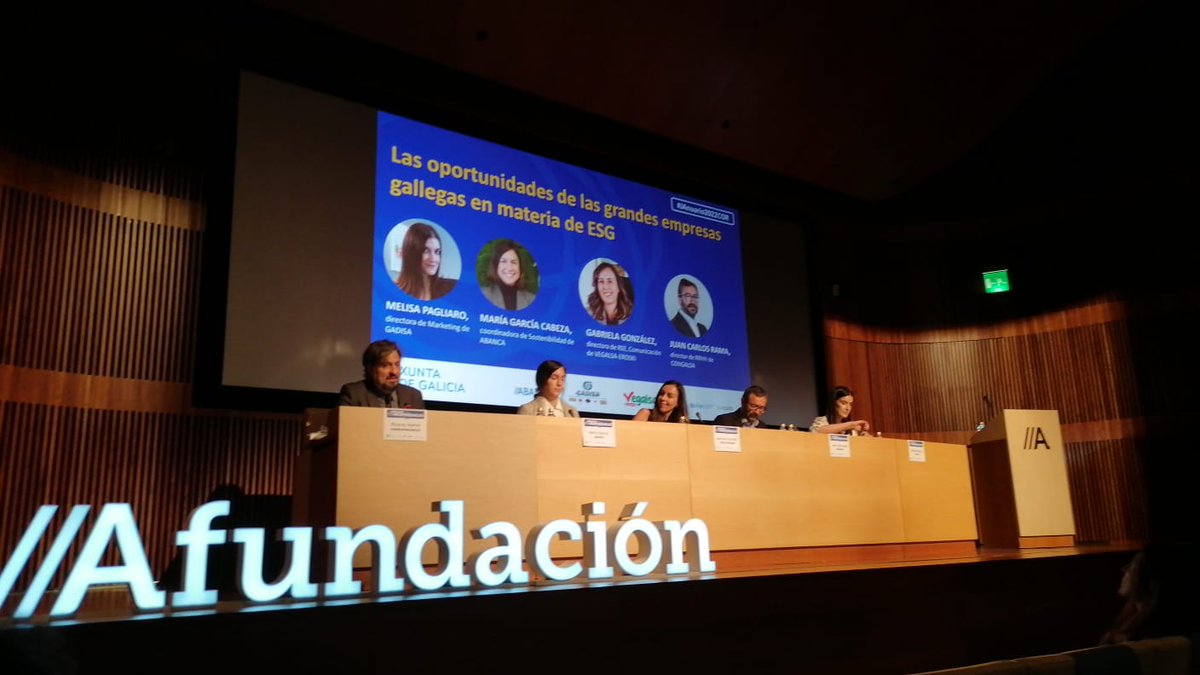 Corresponsables's tweet photo. Prosigue la #JAnuario2022COR con la mesa de #grandesempresas con: @mgcabeza, coord. de sostenibilidad de @SomosABANCA, @Melpagliaro , dir. Marketing de @GADIS; Gabriela González, dirse y dircom de #Vegalsa-@Eroski; y Juan Carlos Rama, dirRRHH. #Congalsa 👉 https://t.co/QC8fmLYitr https://t.co/OwSobUbmhR