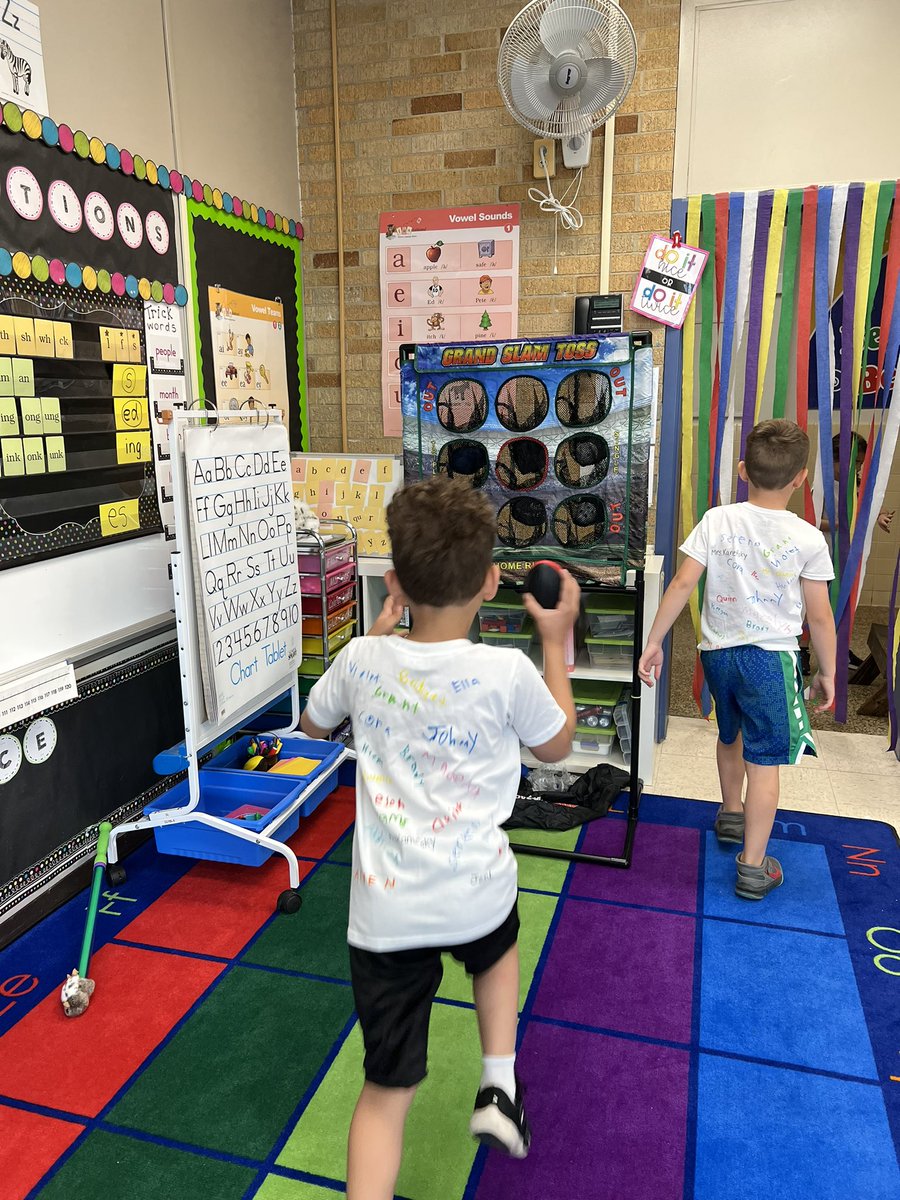 MrsGennusa's tweet photo. First Block Party fun! https://t.co/m33TFWk7GT