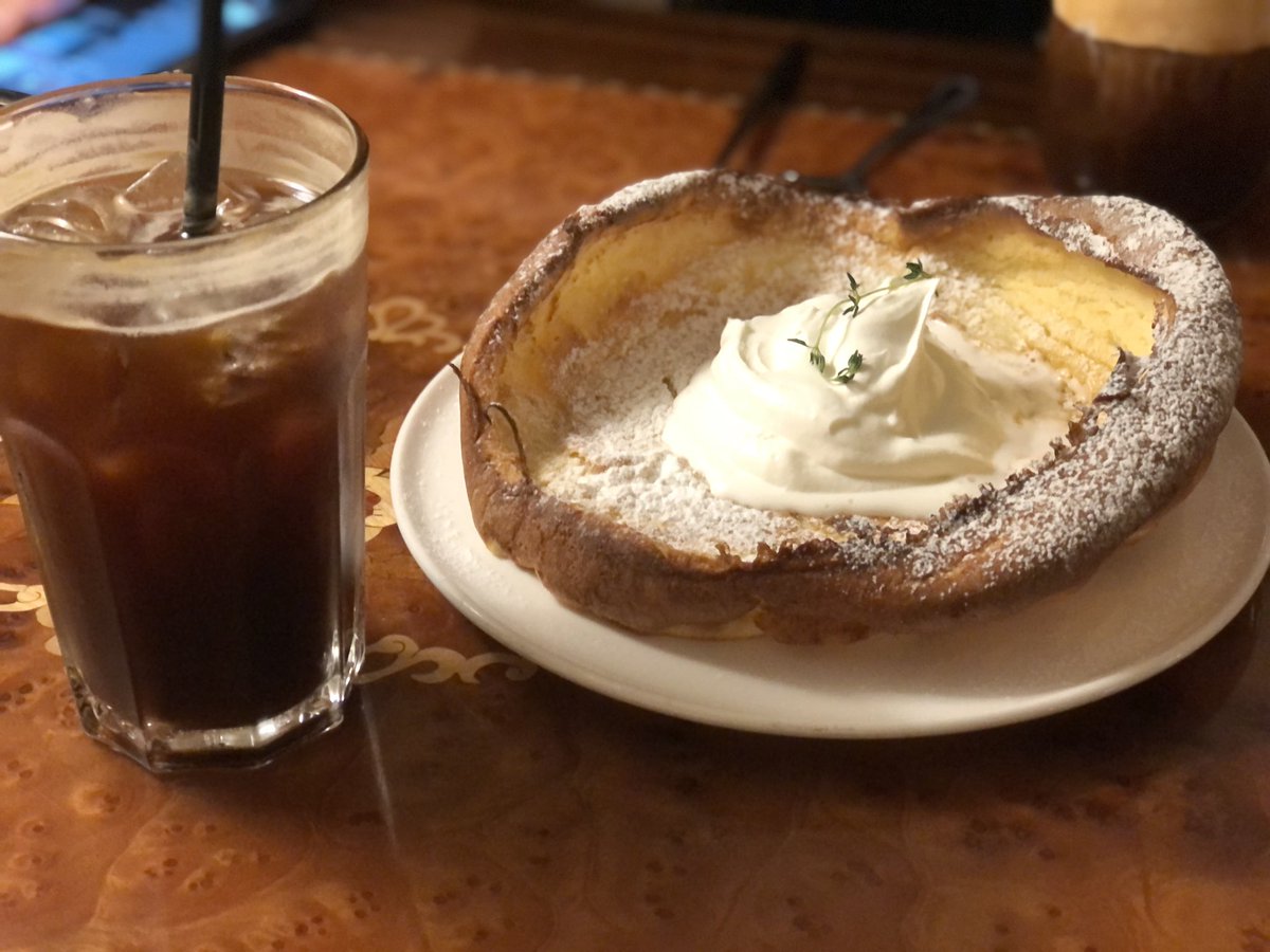 Be0K_'s tweet photo. 📍샤로수길 황홀경

저 팬케이크? 
이름이 더치어쩌고였는데
맛있었음 !! https://t.co/h34epHMqmJ