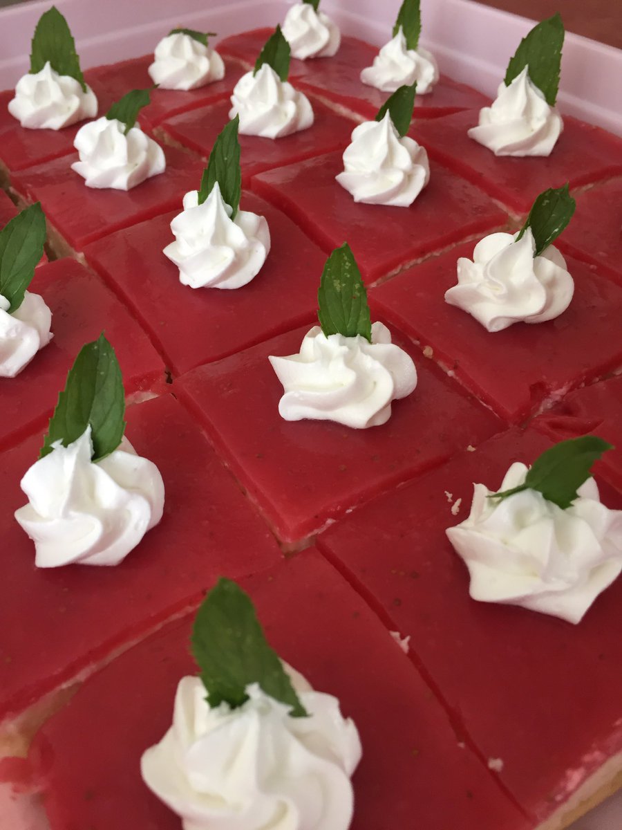 tatebruli's tweet photo. Ders çalışmaktan uzun süredir mutfağa giremeyen Ebruli Hanım en kısa zamanda tekrar pasta yapabilmeyi umuyor. https://t.co/SQdAVNnQ5z
