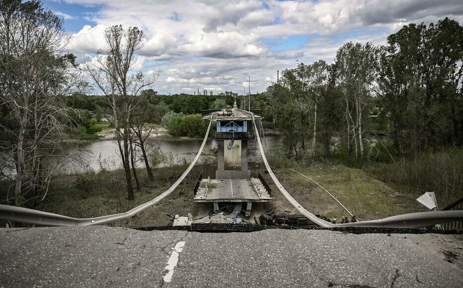 le_Parisien's tweet photo. DIRECT UKRAINE | La ville de Lyssytchansk pilonnée par l'armée russe #Ukraine #UkraineRussiaWar 
➡️ https://t.co/m6hbcibkRz https://t.co/hR23pFfEQ7