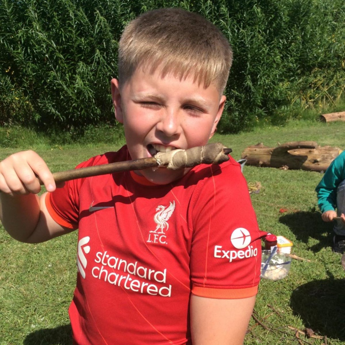 Springwood_Prm's tweet photo. We had loads of fun in outdoor learning today!! We made bread and cooked it on the fire 🔥

#springyear5and6 #springoutdoors #springhealthandwellbeing https://t.co/4FGZ3ElBCE