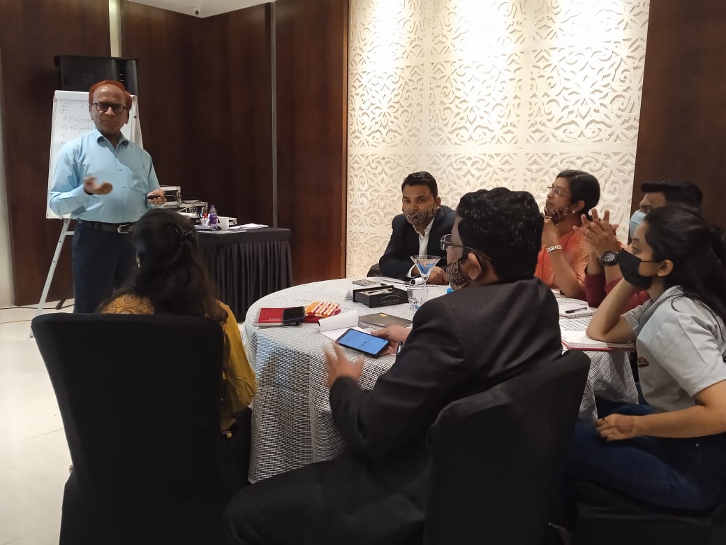 ngo_smart's tweet photo. Dr Gopal Pandge Senior Consultant, @UNICEFIndia explaining the importance of Nutrition in the First 1000 Days of a child's life
#smartngo #health #nutrition #earlychildhooddevelopment #poshan #communitymedia #communutyradiobroadcasters https://t.co/PIE9NLrNUe