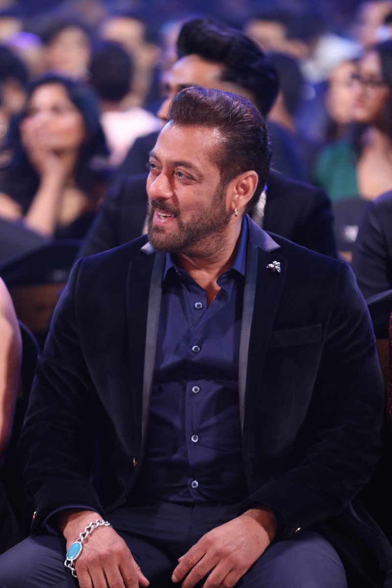 IIFA's tweet photo. #SalmanKhan’s charm and style always steals the show! 😍

Stay tuned for IIFA Rocks 2022, 10th July, 3:30 onwards, on Colors.

#IIFA2022 @BeingSalmanKhan  @ColorsTV https://t.co/jQHWuDJ878
