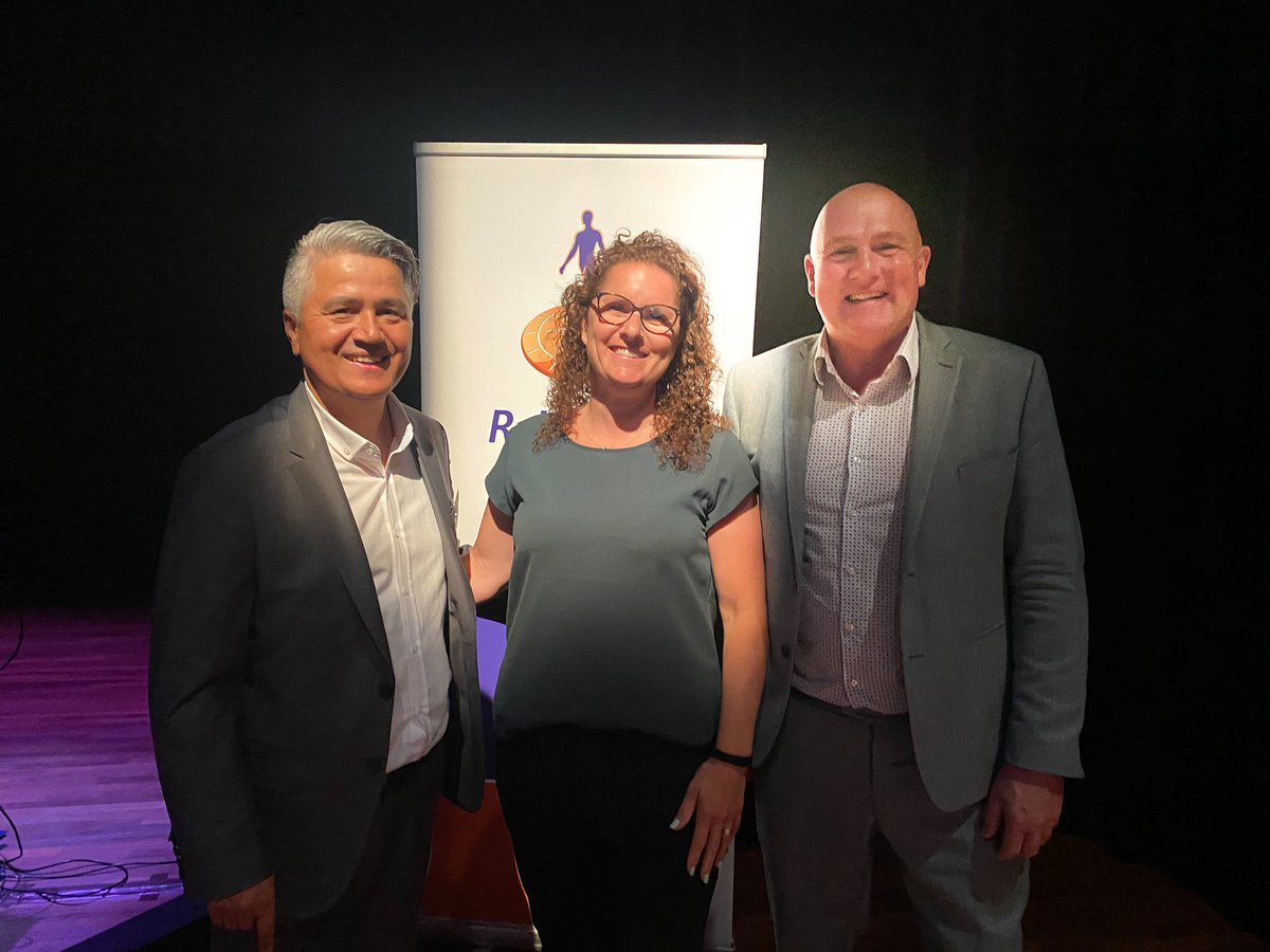 tamarneter's tweet photo. Een bijzondere interactieve avond met directie, Andre Kuipers, ledenraad en de leden van de @Rabobank. Als ledenraadslid in gesprek gegaan met de leden. 
Hoe ziet de aarde er vanuit de ruimte uit en hoe ontwikkelt die zich? 

@SchouwburgAveen @UgurPekdemir 
@astro_andre https://t.co/bQul4kOYug