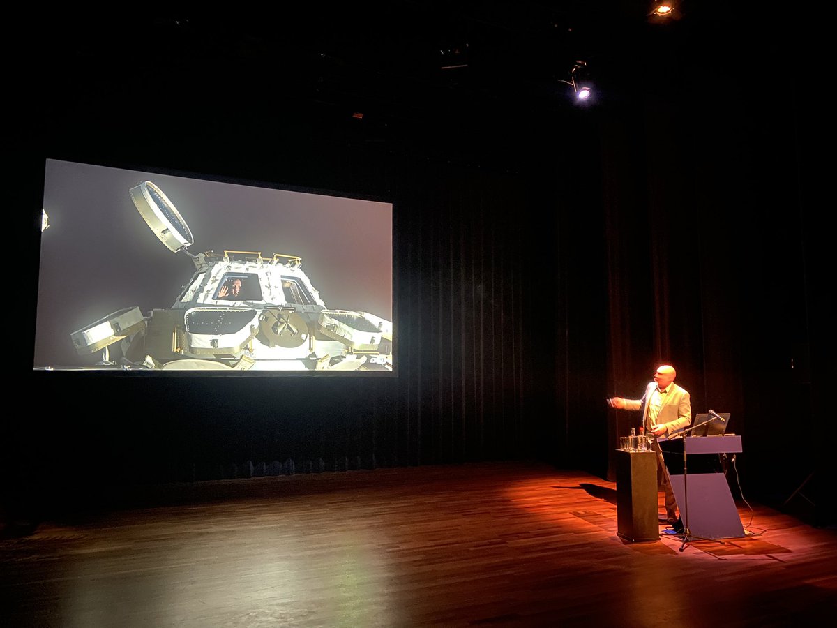 tamarneter's tweet photo. Een bijzondere interactieve avond met directie, Andre Kuipers, ledenraad en de leden van de @Rabobank. Als ledenraadslid in gesprek gegaan met de leden. 
Hoe ziet de aarde er vanuit de ruimte uit en hoe ontwikkelt die zich? 

@SchouwburgAveen @UgurPekdemir 
@astro_andre https://t.co/bQul4kOYug