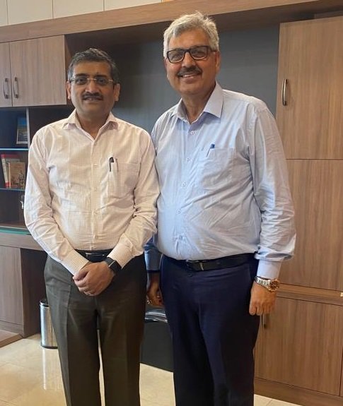 nhpcltd's tweet photo. Sh AK Singh,CMD,#NHPC met Sh PK Goel, Chief Sec, Goa and discussed about renewable energy development in Goa. Sh YVVJ Rajshekhar,Sec(Power),Goa &amp; Dr US Nirgudkar,Ind.Dir,NHPC, were also present during the meeting. Sh Goel agreed for JV formation
@raghurajmr @MinOfPower @PIB_India https://t.co/eJ2cacQtz9