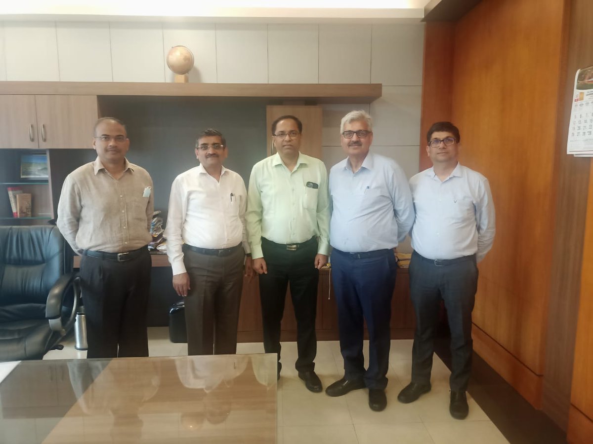 nhpcltd's tweet photo. Sh AK Singh,CMD,#NHPC met Sh PK Goel, Chief Sec, Goa and discussed about renewable energy development in Goa. Sh YVVJ Rajshekhar,Sec(Power),Goa &amp; Dr US Nirgudkar,Ind.Dir,NHPC, were also present during the meeting. Sh Goel agreed for JV formation
@raghurajmr @MinOfPower @PIB_India https://t.co/eJ2cacQtz9