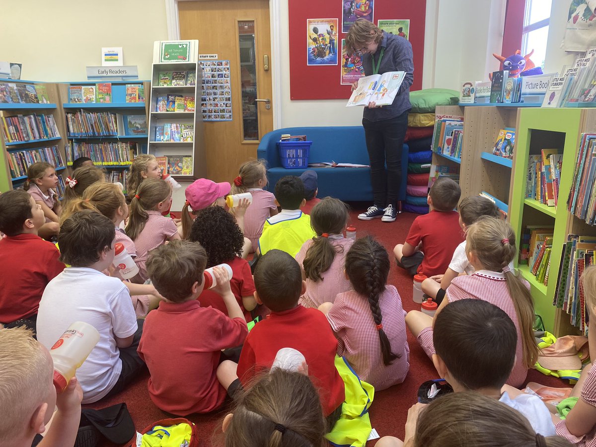 We’ve made it to #coleshilllibrary !! We LOVE reading at <a href="/HMC_School/">High Meadow Community School</a> so we are very grateful to the library for having us and librarian Lee for reading us Luna Love the Library! 🤓📚