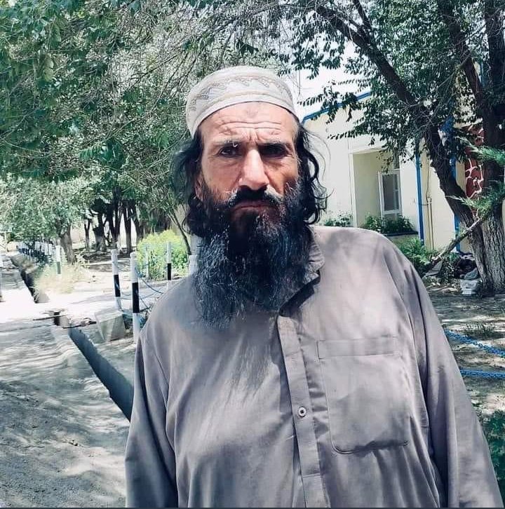 He_mmat313's tweet photo. پکتيکا کې دغه بابا د خپلې کورنۍ ١٧ غړي دلاسه ورکړي!
😭😭
#paktika #khust https://t.co/IRwjD74xuk