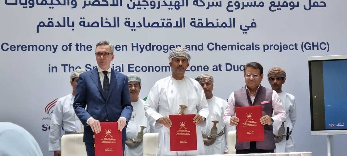 . <a href="/ACMEGroup_India/">ACME Group</a>  &amp; <a href="/ScatecASA/">Scatec</a> ink usufruct agreement to set up #GreenHydrogen and #GreenAmmonia facility in Oman. Details here: acme-ghc.com/newsroom 
#renewableenergy #energy #EnergyTransition