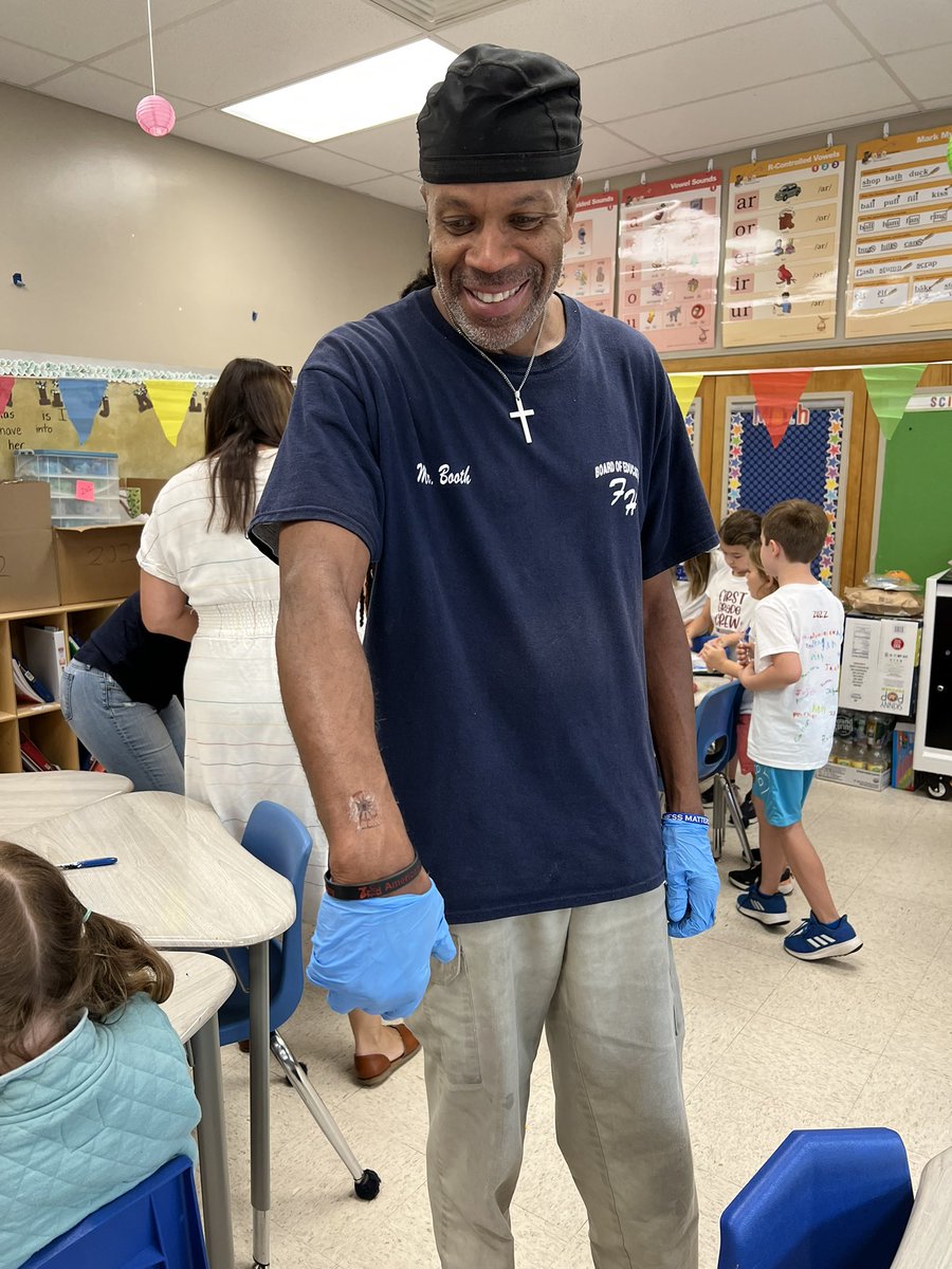 MrsGennusa's tweet photo. Mr.Booth joined in the fun. Tattoos,cotton candy, watermelon and FUN! #Fhleads https://t.co/RngFu5GwSQ