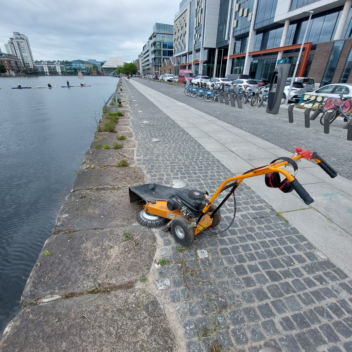 waterways_Irl's tweet photo. Recent maintenance work in #GrandCanalDock using a mechanical method to remove weeds in an environmentally responsible manner, without the use of chemicals. The machine being used by the @waterwaysirelan
 Operations team is called a #weedhex. https://t.co/JLtV6PXVCC