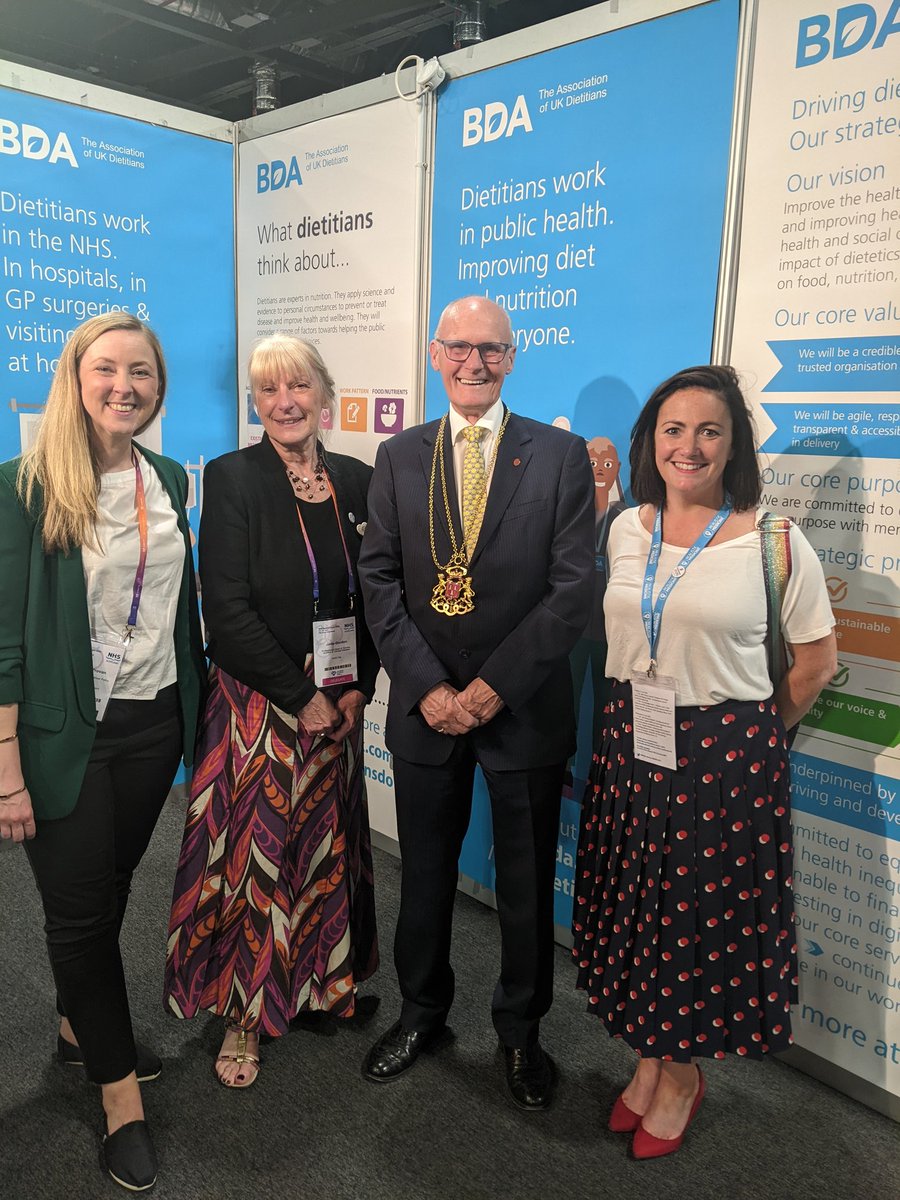 A privilege to meet Cllr David Cameron, Lord Provost of Aberdeen (who used to teach Nutrition), & colleagues @GordonJanie & @LaurieEyles representing @BDA_Dietitians & @BDA_Scotland at #NHSScot22. Great to talk about nutrition & dietetics, past, present & future #DW2022