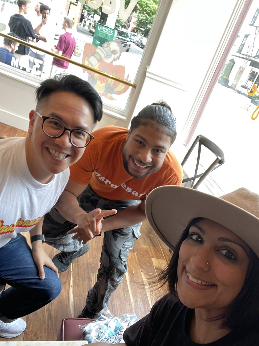 SeemaAlexander's tweet photo. Honestly, @veefriends feels like home. Thank you @krainak and @garyvee for curating a diverse community of so many incredible people —-focused on making a mark in this Web 3 space. #LFG @137pm @bee__wells @schmupergirl @mikeejt @nfdaddys @NoblePromiseNFT https://t.co/Rx7ItbhE77