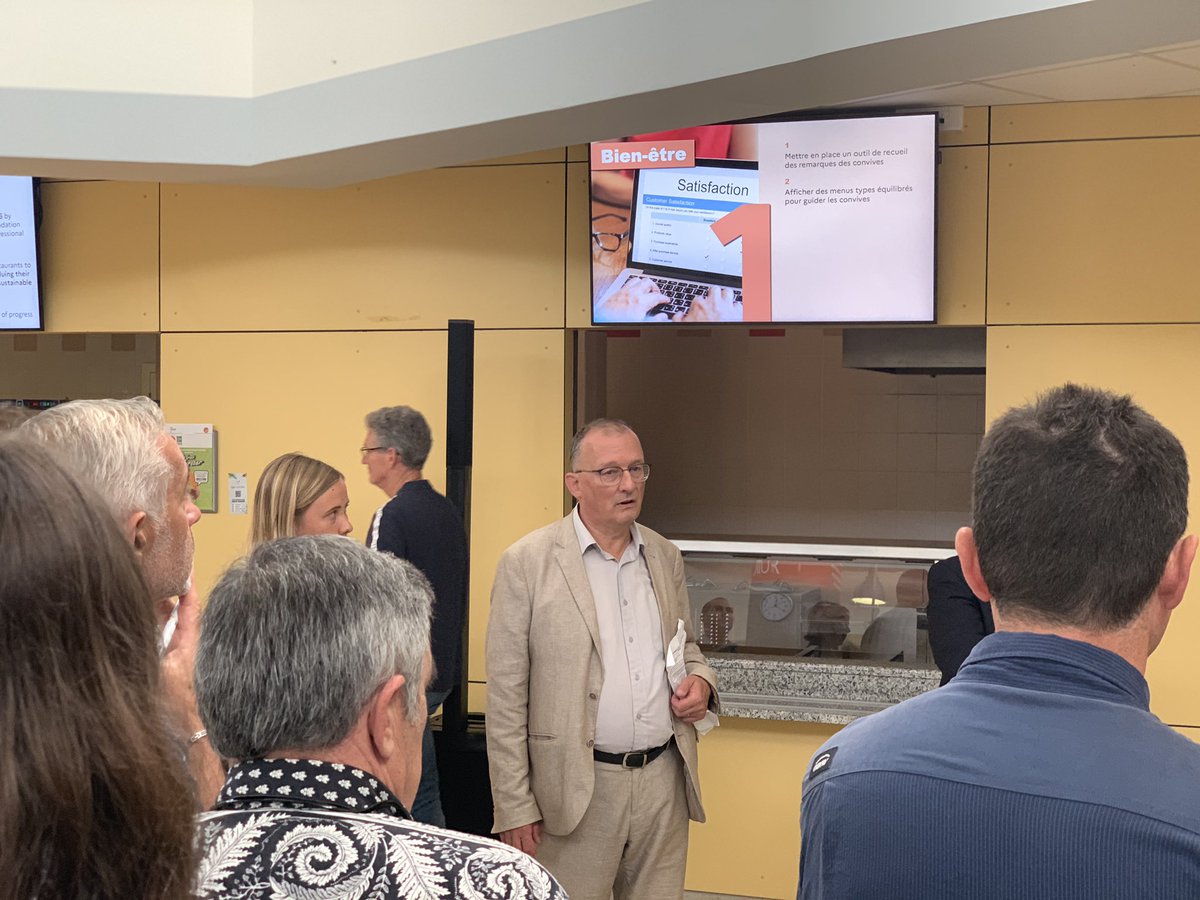 jassim_chahir's tweet photo. Je représente @CROUS_Ensemble lors de l'inauguration du dispositif #MonRestoResponsable du Restaurant Vert Bois @crousmontpel https://t.co/MhqBVKA7mg
