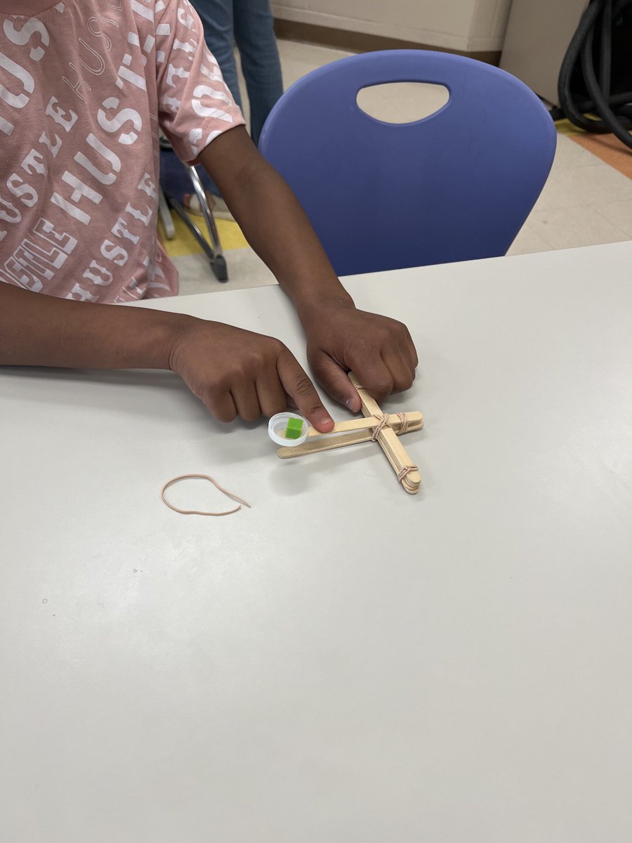 ElaineVS79's tweet photo. Building catapults. The learning is amazing! Love Stem. @IamCPS #STEM #Stemulates @gaskinsfoundation https://t.co/2nVw4sXzI5