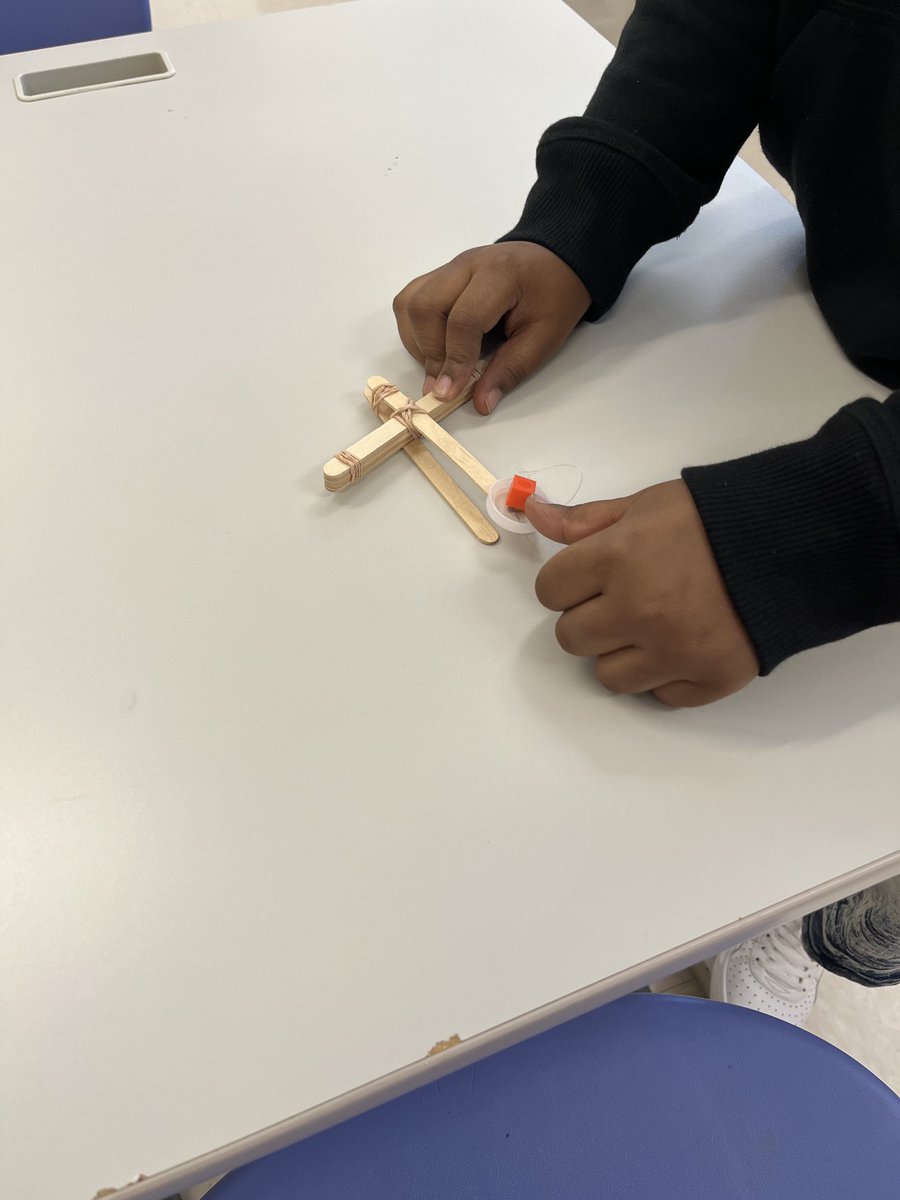 ElaineVS79's tweet photo. Building catapults. The learning is amazing! Love Stem. @IamCPS #STEM #Stemulates @gaskinsfoundation https://t.co/2nVw4sXzI5