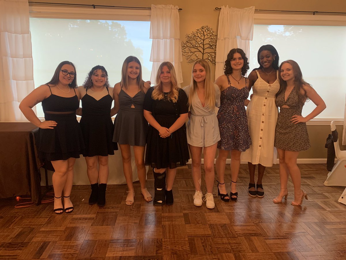 AgawamVBa11's tweet photo. Thank you Booster and St.Anne’s CC for another great banquet! Although we were missing some bodies, the message was clear:
work hard, embrace success, learn from failures and build relationships.
The #TryoutTest in March will be here swiftly! Use time wisely! #Growth #MayWeAll https://t.co/EjTwG6Wj9E