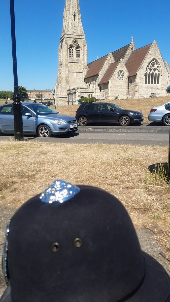 Out on foot in Blackheath &amp; it's a hot one. Stay safe if you go out, plenty of sun cream and water. Oh and ask yourself, does your dog really need that walk today? #hotpavementsburnpaws. Have a good day!