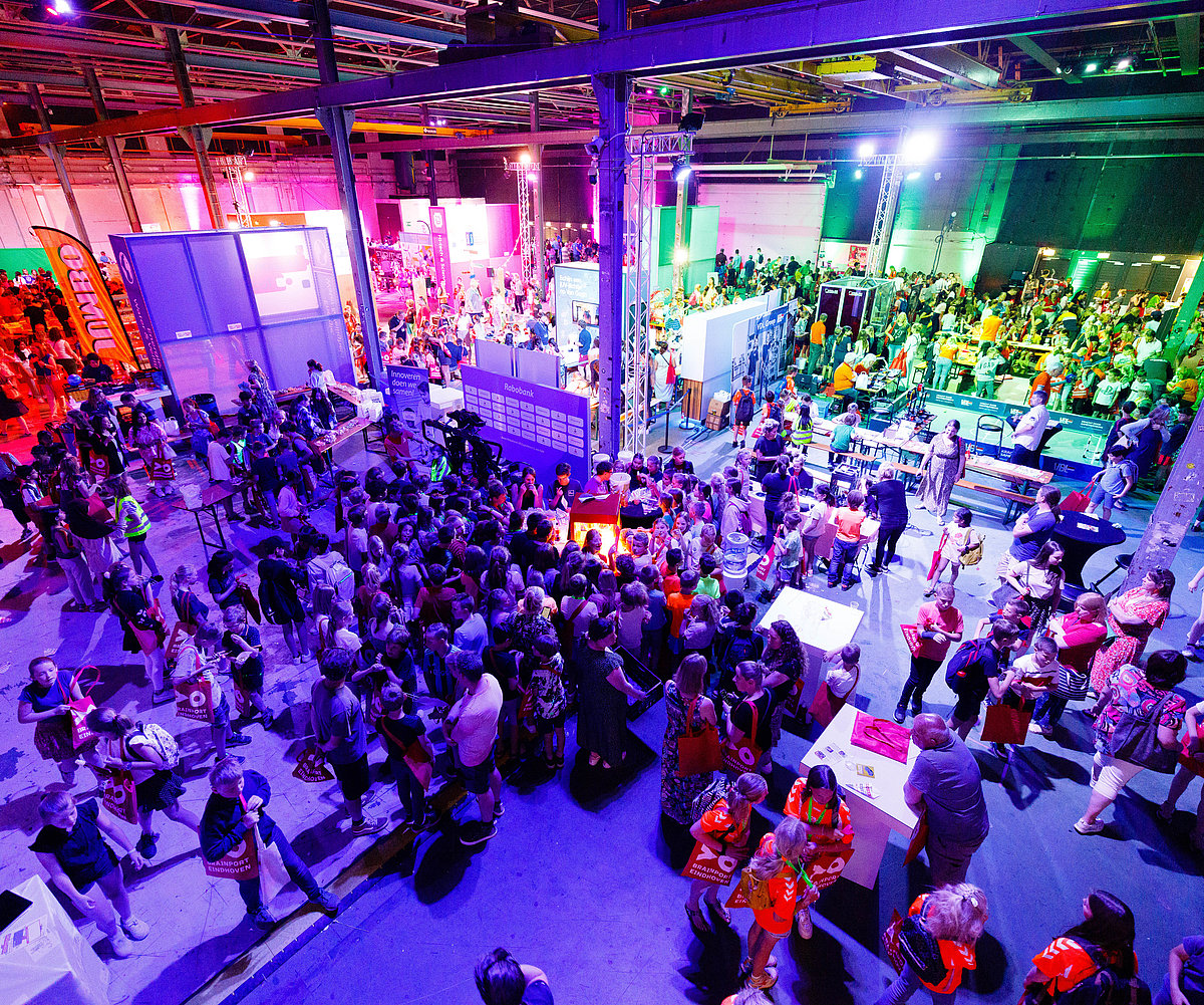 Brainport_ehv's tweet photo. Wat was het gaaf! Tijdens @dutchtechfest konden duizenden kinderen zien hoe bijzonder #technologie is met #Missiontech.๐ฅฐ
Lees hier meer over hoe leuk #techniekonderwijs kan zijn!
https://t.co/Ip9kCyYXei
#brainporteindhoven #brainport #dutchtechfest https://t.co/iWXd0IsZKv