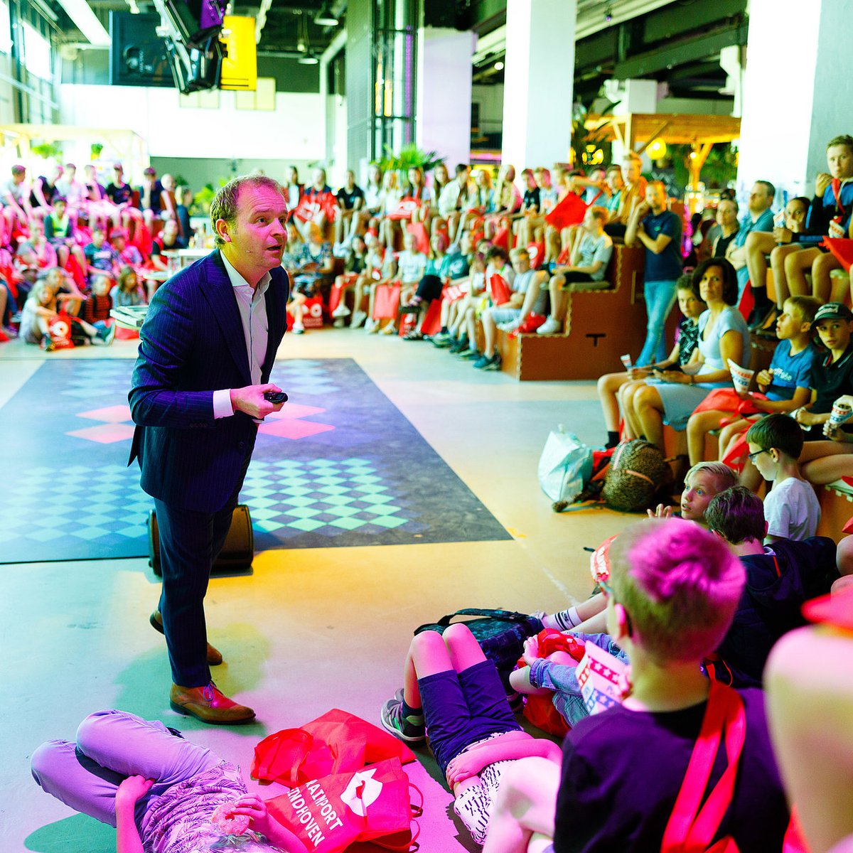 Brainport_ehv's tweet photo. Wat was het gaaf! Tijdens @dutchtechfest konden duizenden kinderen zien hoe bijzonder #technologie is met #Missiontech.๐ฅฐ
Lees hier meer over hoe leuk #techniekonderwijs kan zijn!
https://t.co/Ip9kCyYXei
#brainporteindhoven #brainport #dutchtechfest https://t.co/iWXd0IsZKv