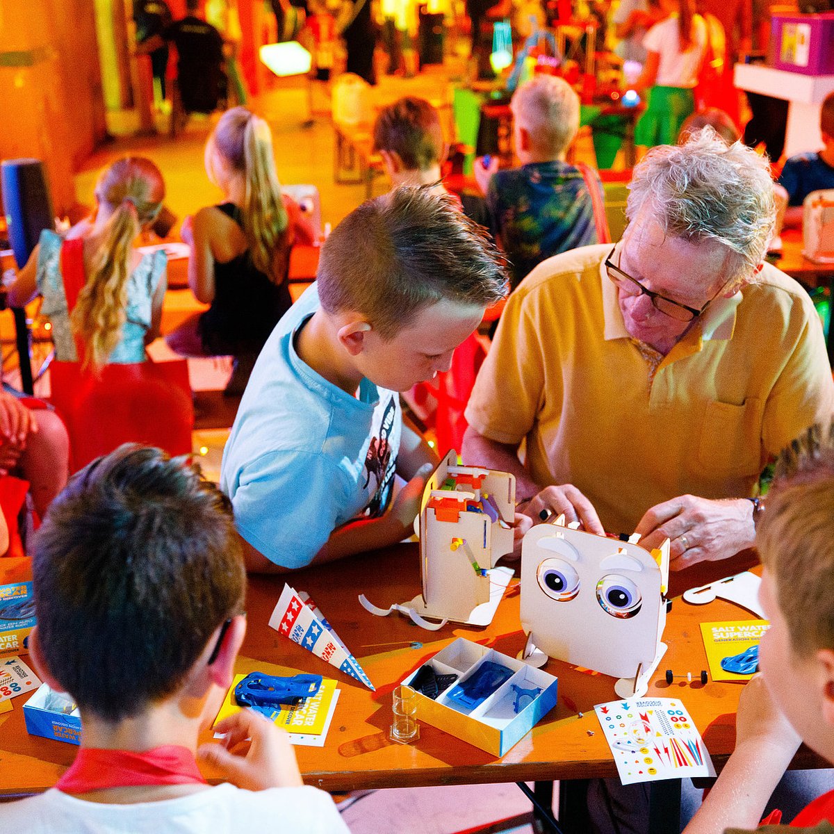 Brainport_ehv's tweet photo. Wat was het gaaf! Tijdens @dutchtechfest konden duizenden kinderen zien hoe bijzonder #technologie is met #Missiontech.๐ฅฐ
Lees hier meer over hoe leuk #techniekonderwijs kan zijn!
https://t.co/Ip9kCyYXei
#brainporteindhoven #brainport #dutchtechfest https://t.co/iWXd0IsZKv