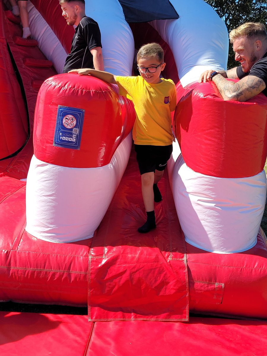 amberEPS's tweet photo. We have loved our turn on the slide as part of sports week! @PE_EPS1 @PrimaryElaine @active_sh https://t.co/rnjTdxE3v9