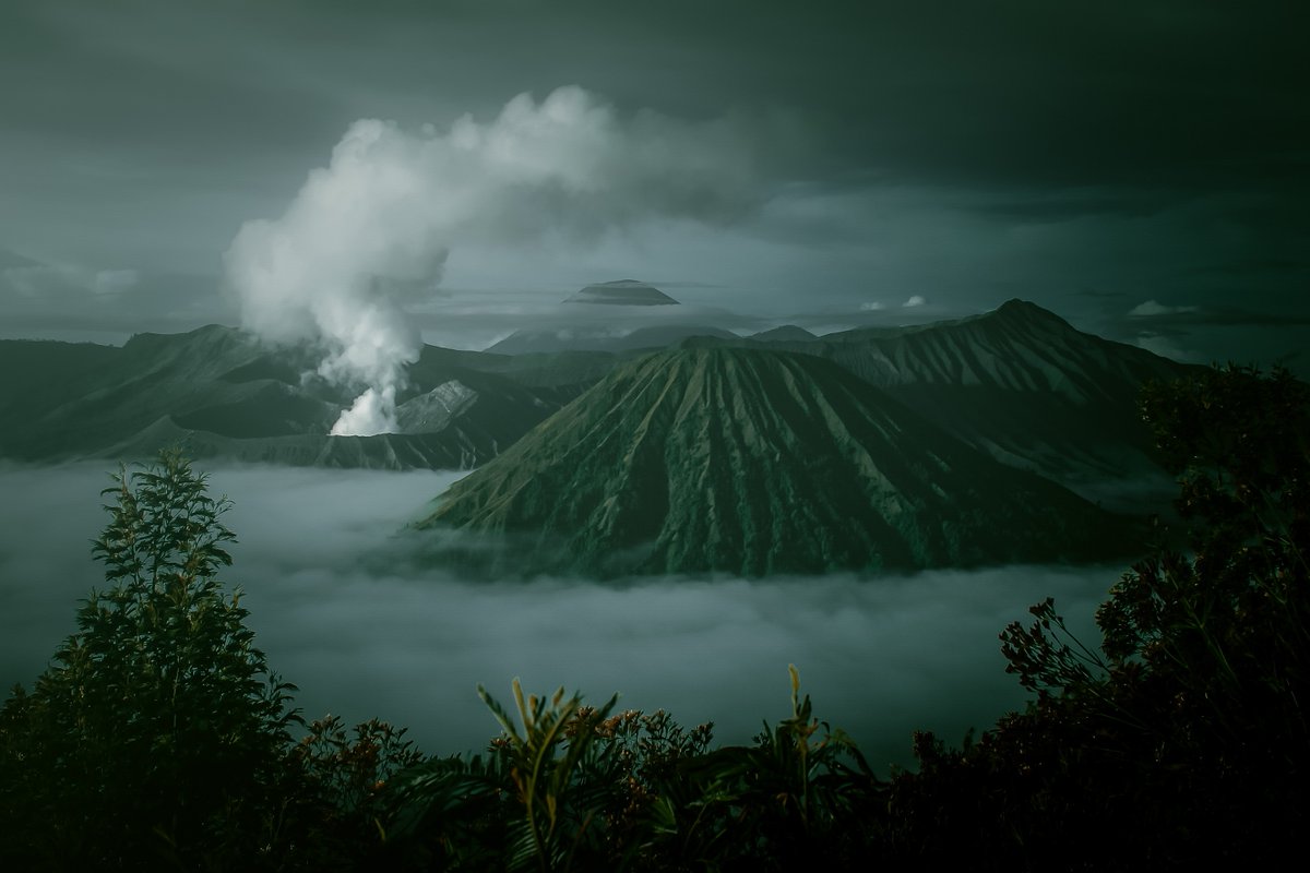 doseof_art's tweet photo. Volcanoes Under Grey Sky
#nftart #NFTCommmunity https://t.co/Esm8eDkpUd