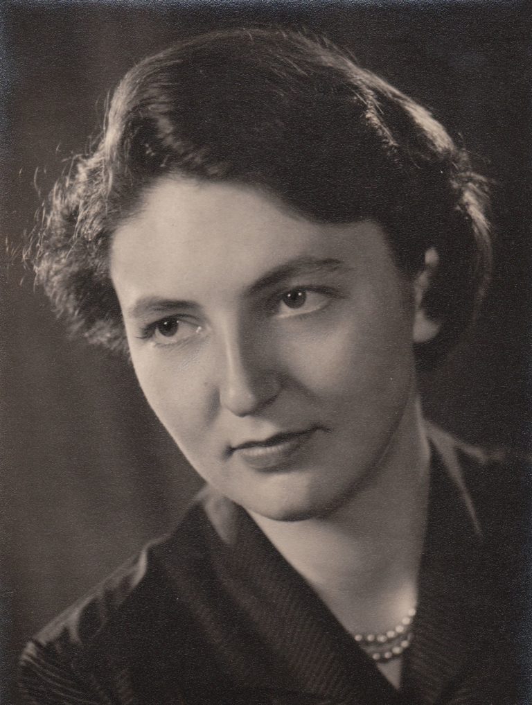 Mary Wynne Warner, la matemática viajera que pasó de la topología algebraica a la difusa - culturacientifica.com/2022/06/22/mar…