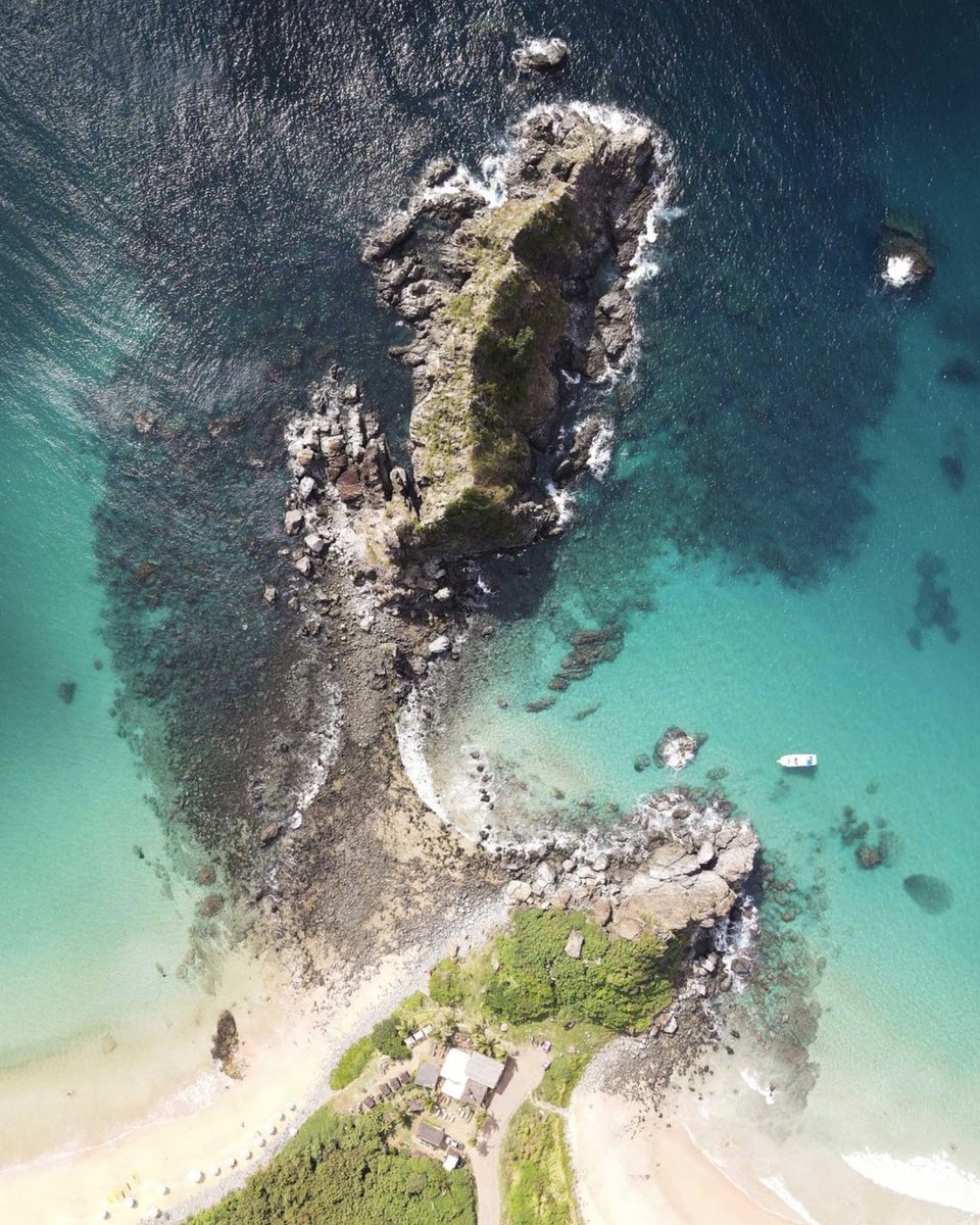 bardomeio_'s tweet photo. o verdadeiro significado de no meio
vista do Morro de Fora dividindo a Praia do Meio da Conceição . registro @marcio
#bardomeio #bardomeionoronha #praiadomeio #praiadaconceicao #morrodefora https://t.co/7VRXRlZENb