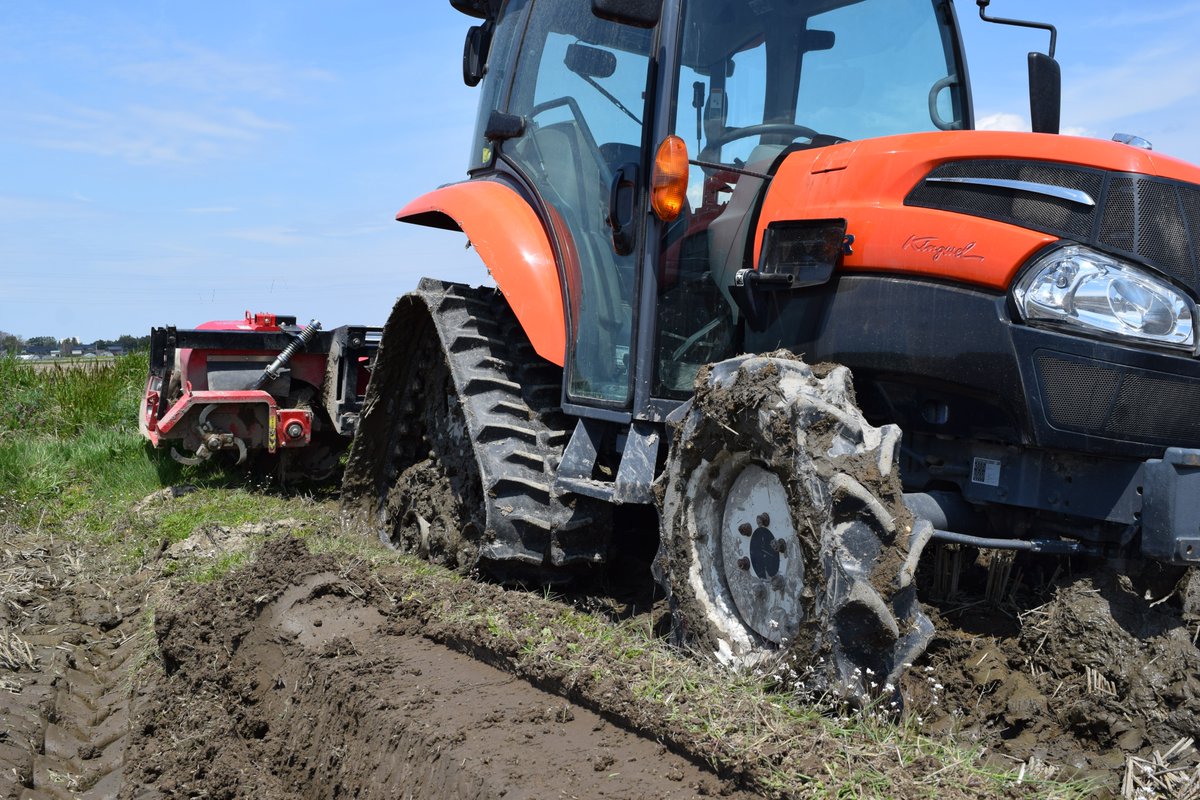 umm_agri's tweet photo. 農業も夏に向けて本格始動🚜
トラクターの購入を検討している方は
・馬力
・作業内容
などなどを比較検討し、選んでください！

詳しくはコメント欄を✅ https://t.co/trblFq1cpR