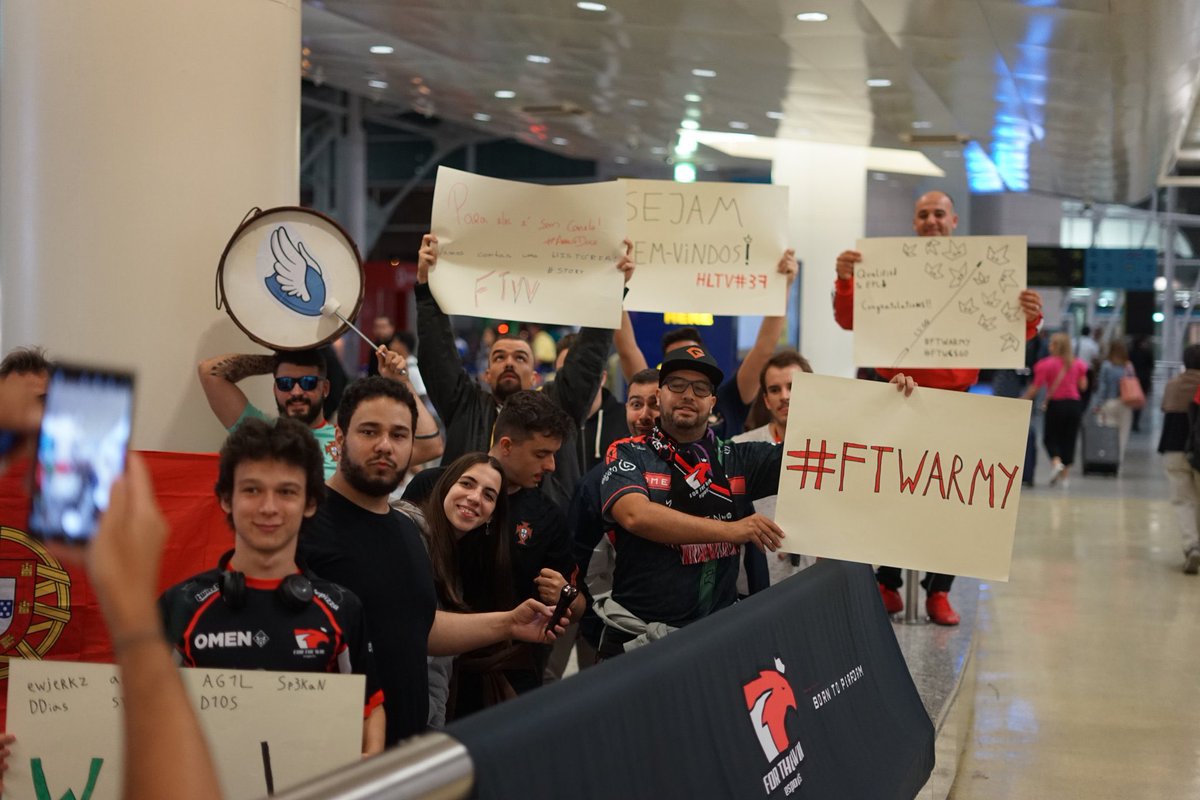 A receção no aeroporto à FTW após o feito histórico 👏