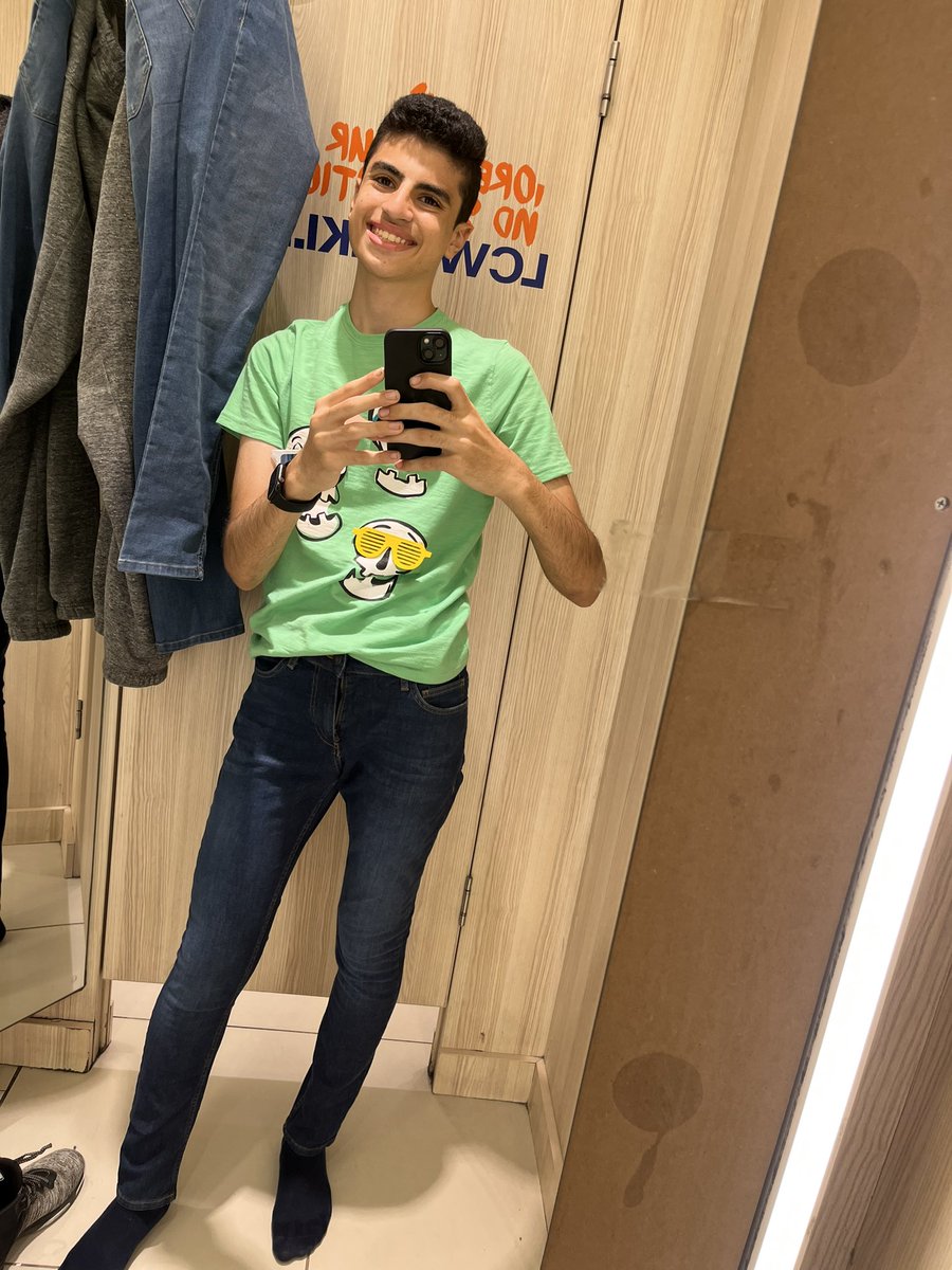 baula_maged's tweet photo. # new look                                           👀 # new jeans 😍😍 https://t.co/harFBoQdIN