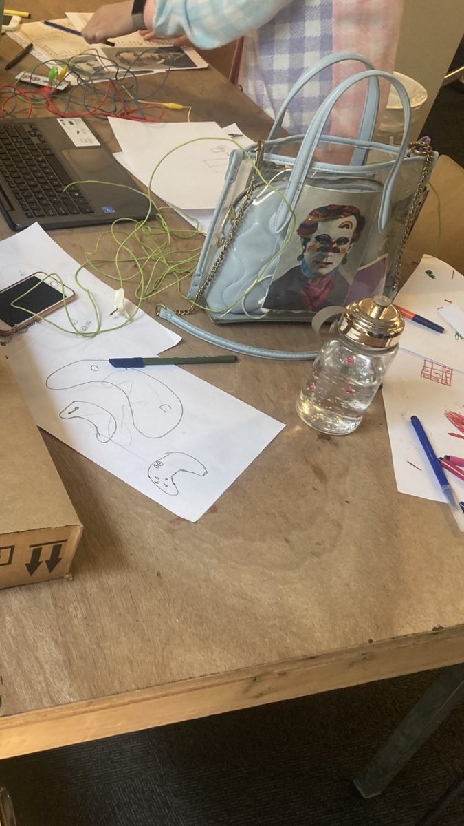 Snart skal der holdes rigtig sommerferie. Men først skulle de sidste elever lige igennem en god designproces på Enigma. Der blev både designet gamecontrollers - og Samuel Morse tasker… Altsammen selvfølgelig i samarbejde med <a href="/FutureMunib/">Munib</a> ✌️nu er vi snart klar til nyt museum!