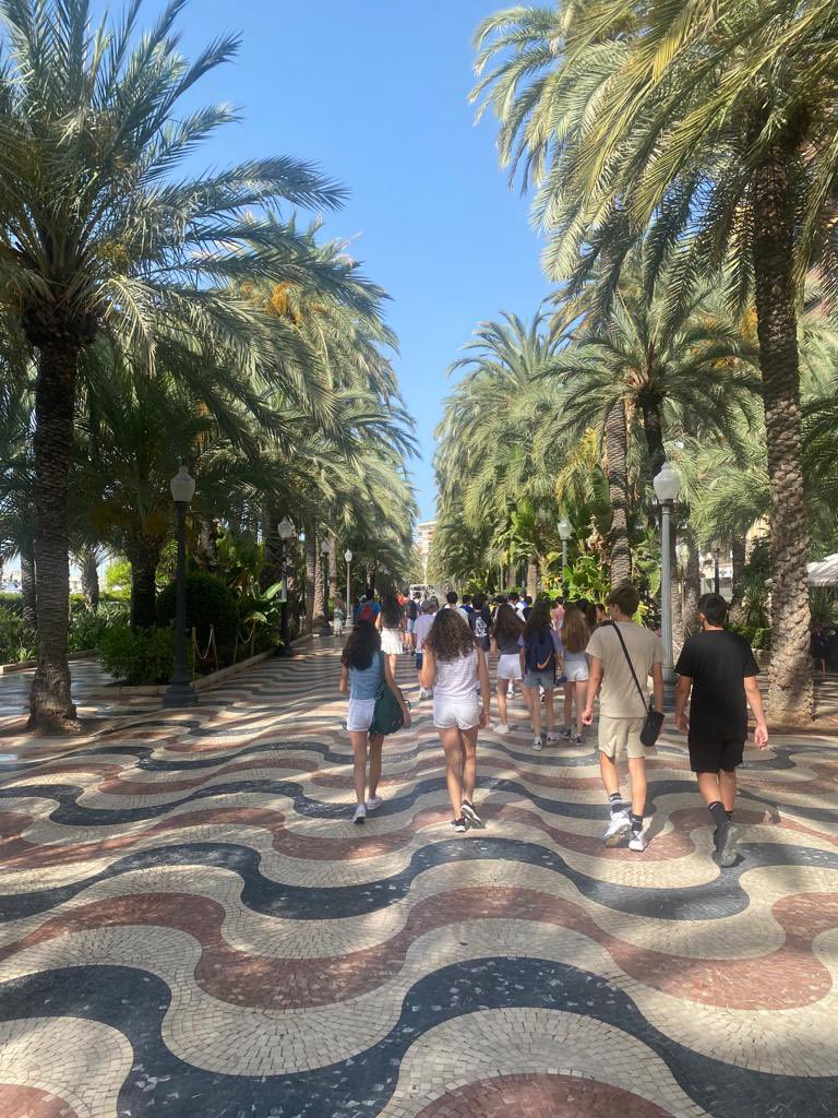colegio_rcajal's tweet photo. 📍En Alicante. Visitando la ciudad y el @Volvo_OceanRace con nuestros alumnos #2ºESO 
.
.
#Torrevieja2022 #excursioneschulas #colegiosconalma https://t.co/vclXmfPNV6
